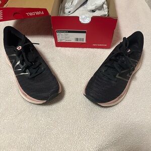 Women’s New Balance running sneakers Size 8.5 pink, black